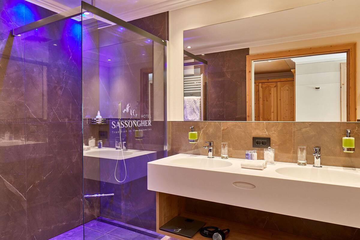 1 bedroom, egyptian cotton sheets, premium bedding, down duvets