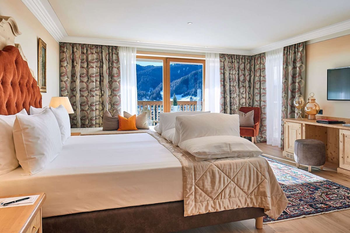 1 bedroom, egyptian cotton sheets, premium bedding, down duvets