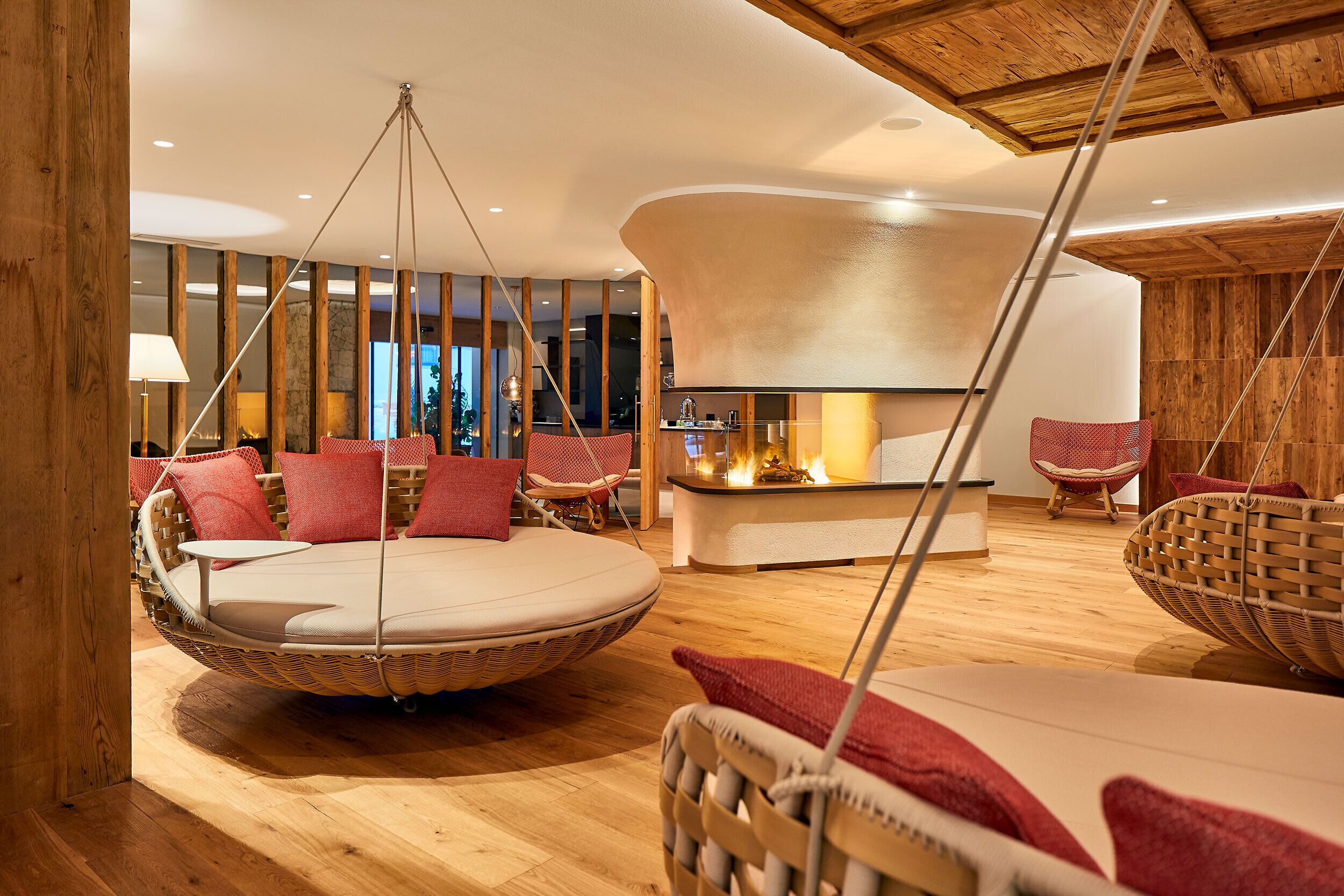 Salas de tratamiento para parejas, un sauna, una bañera de hidromasaje