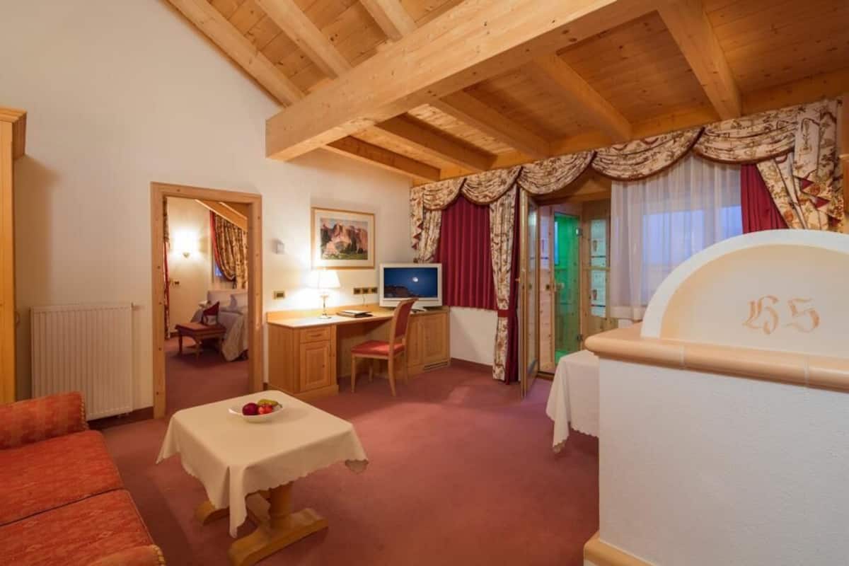 luxury studio suite, sauna | living area | 32-inch tv with satellite channels