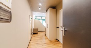 Monolocale Tipo A Superior | Wohnbereich | LED-Fernseher