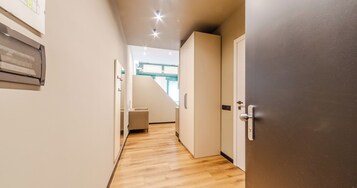 Monolocale Tipo A Superior | Area soggiorno | TV LED