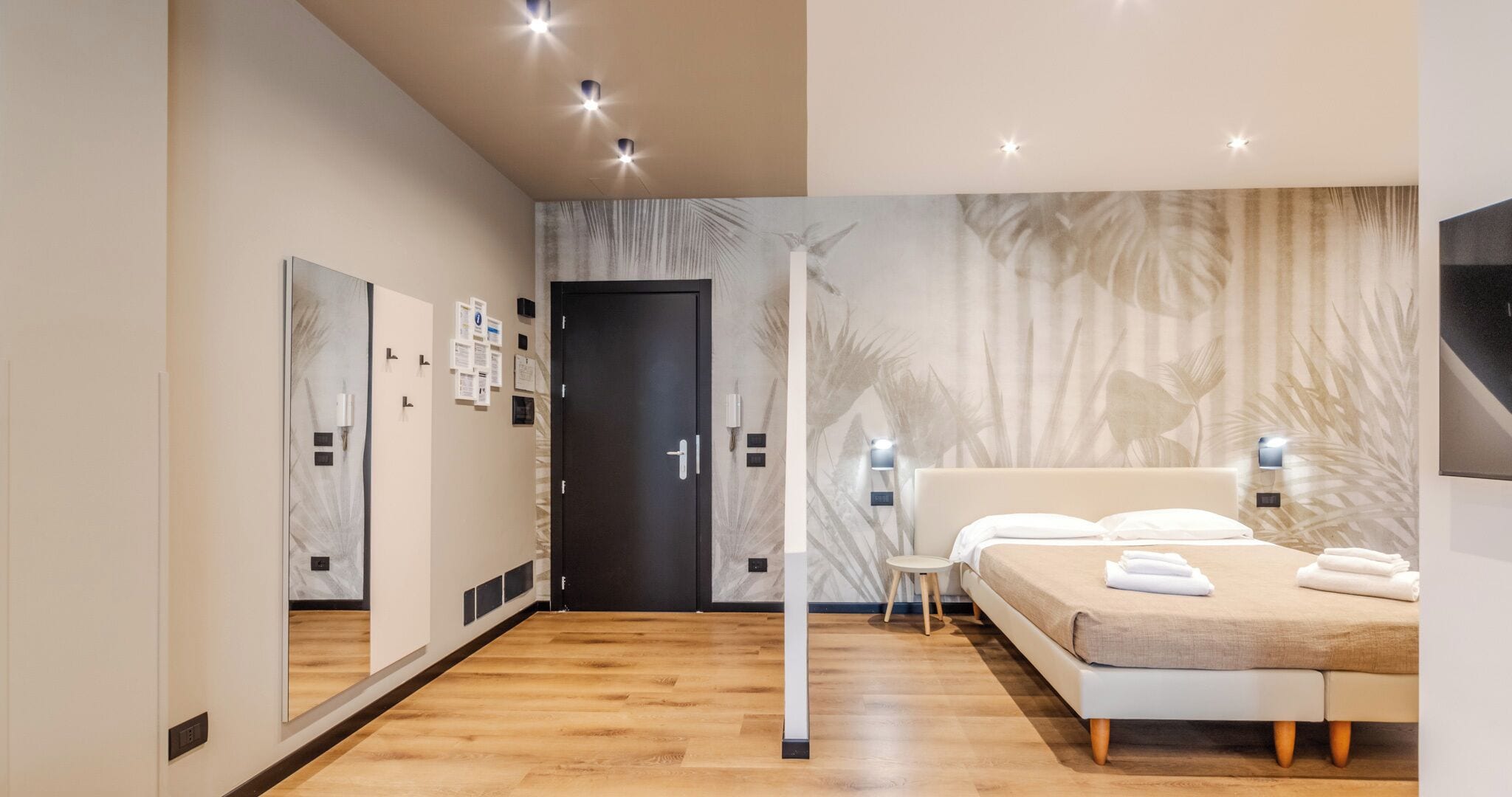 Monolocale Tipo B Superior | Két bảo mật tại phòng, bàn ủi/dụng cụ ủi quần áo 