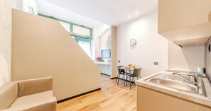 Monolocale Tipo A Superior | Living area | LED TV - Casa Temporanea (Bologna)