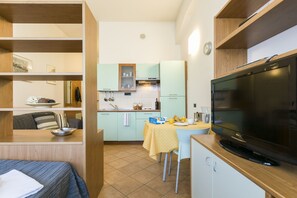 Studio | Dining room