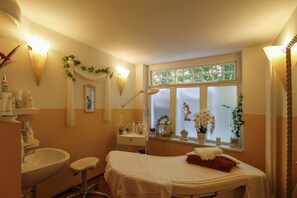 Sauna, bain de vapeur, soins du corps, bain de boue, enveloppements