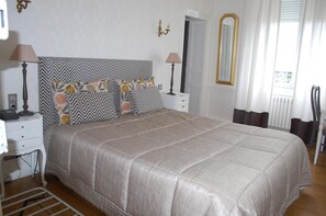 Minibar, desk, soundproofing, free cots/infant beds