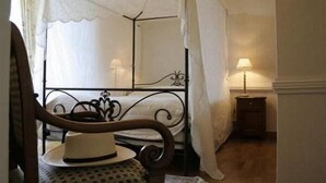 Minibar, skrivebord, lydisolert og barnesenger (inkludert)