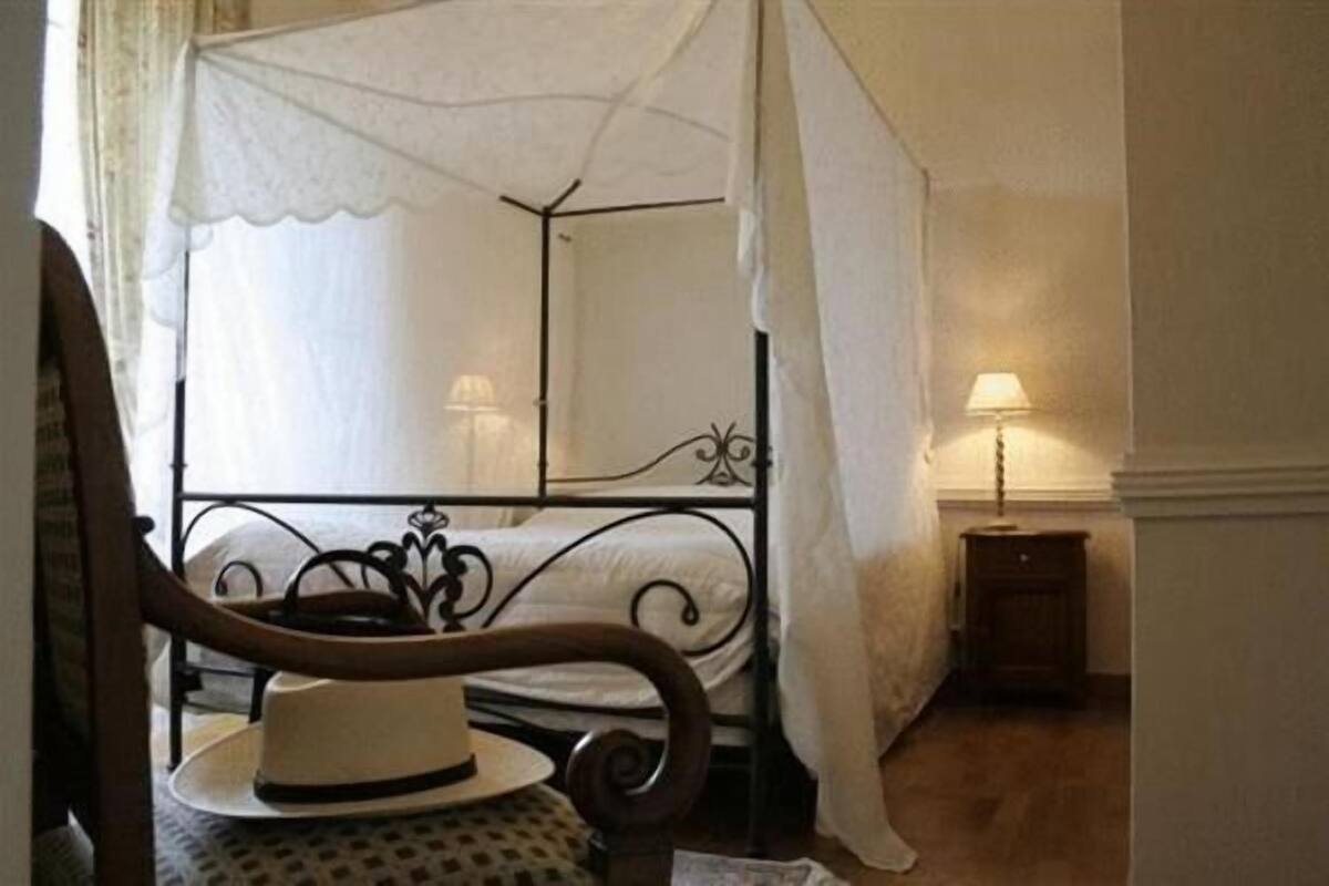 minibar, desk, soundproofing, free cots/infant beds