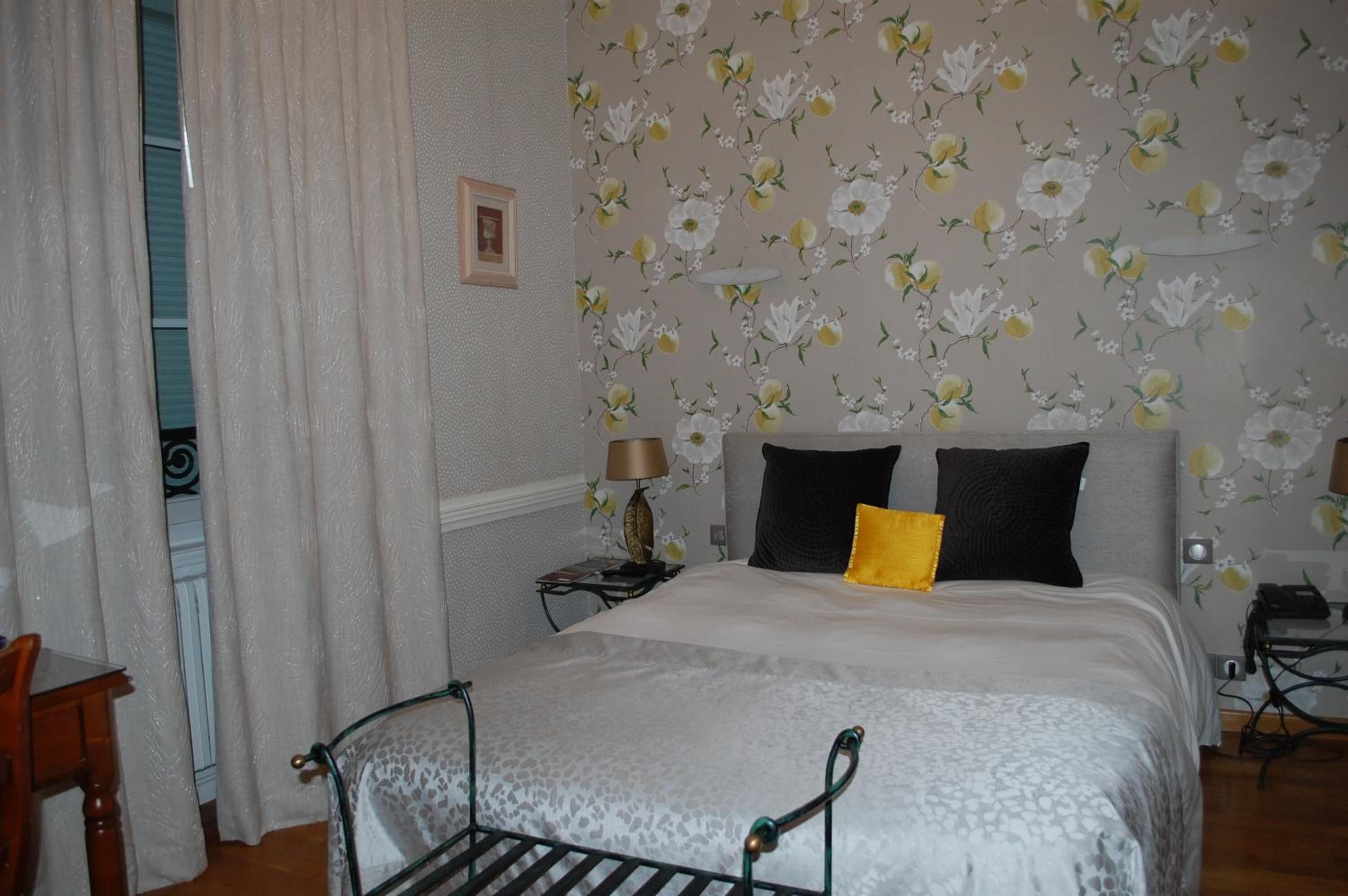 minibar, desk, soundproofing, free cots/infant beds