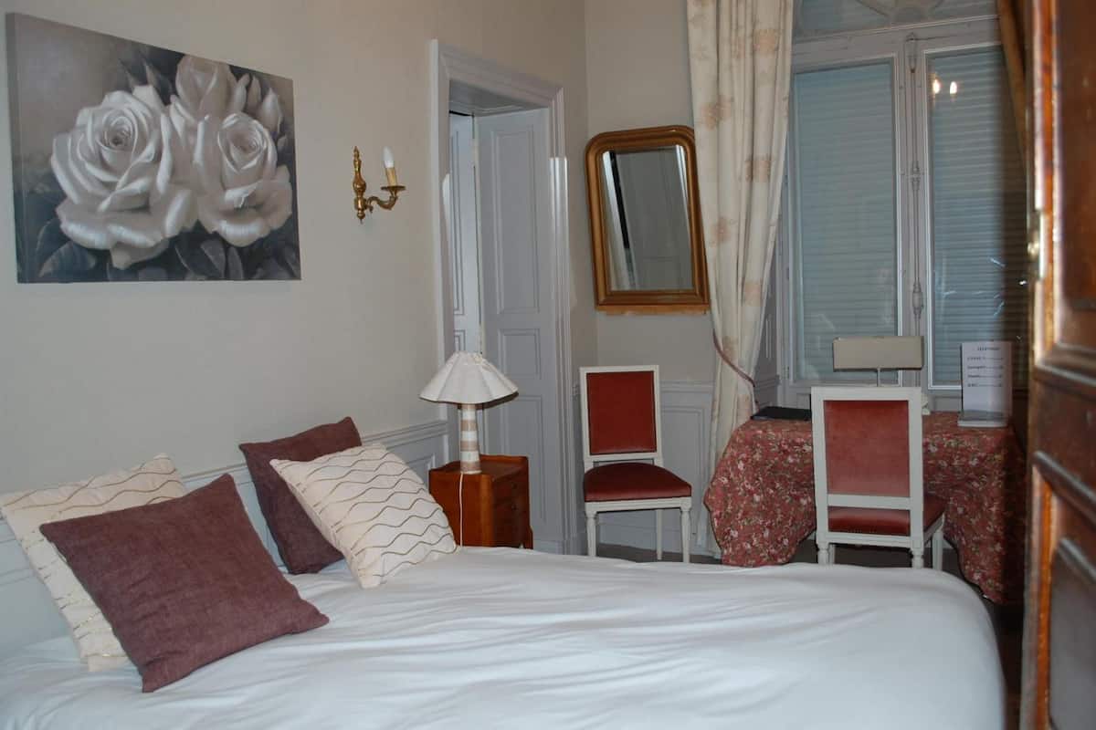 minibar, desk, soundproofing, free cots/infant beds