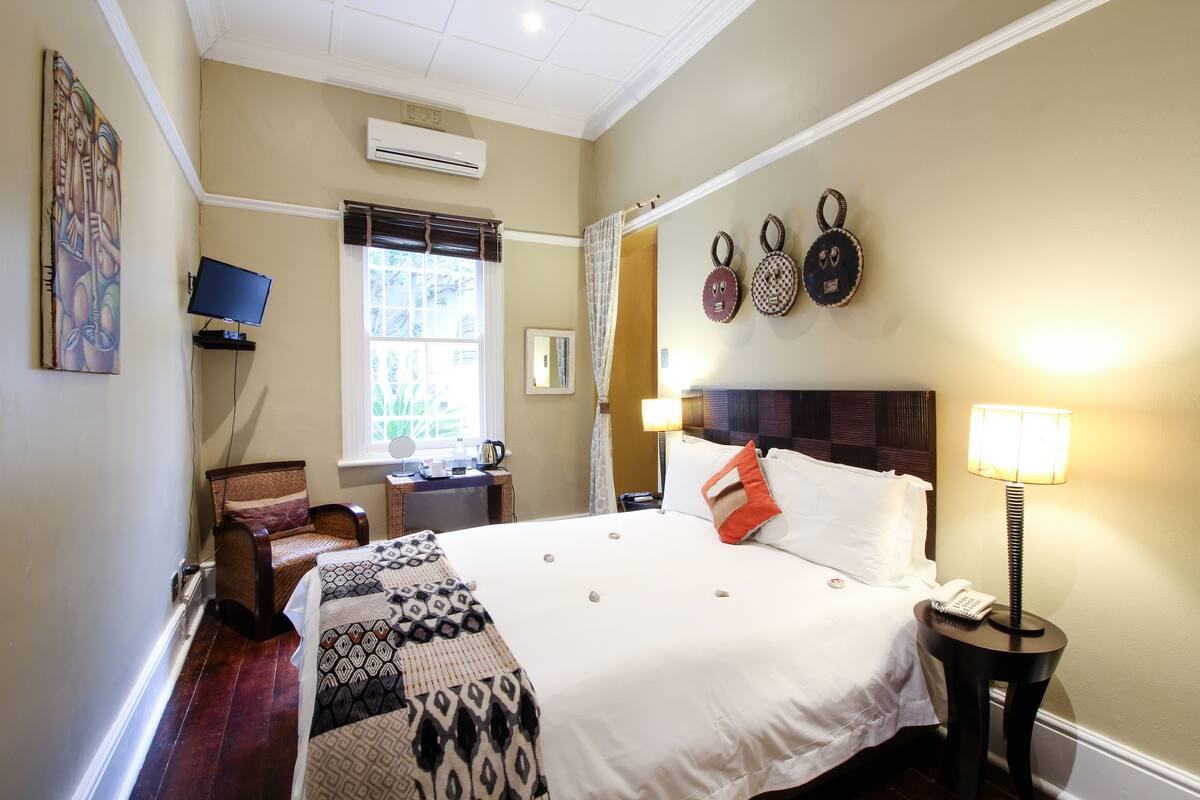 Lion Queen Size Room | 1 bedroom, premium bedding, Tempur-Pedic beds, in-room safe