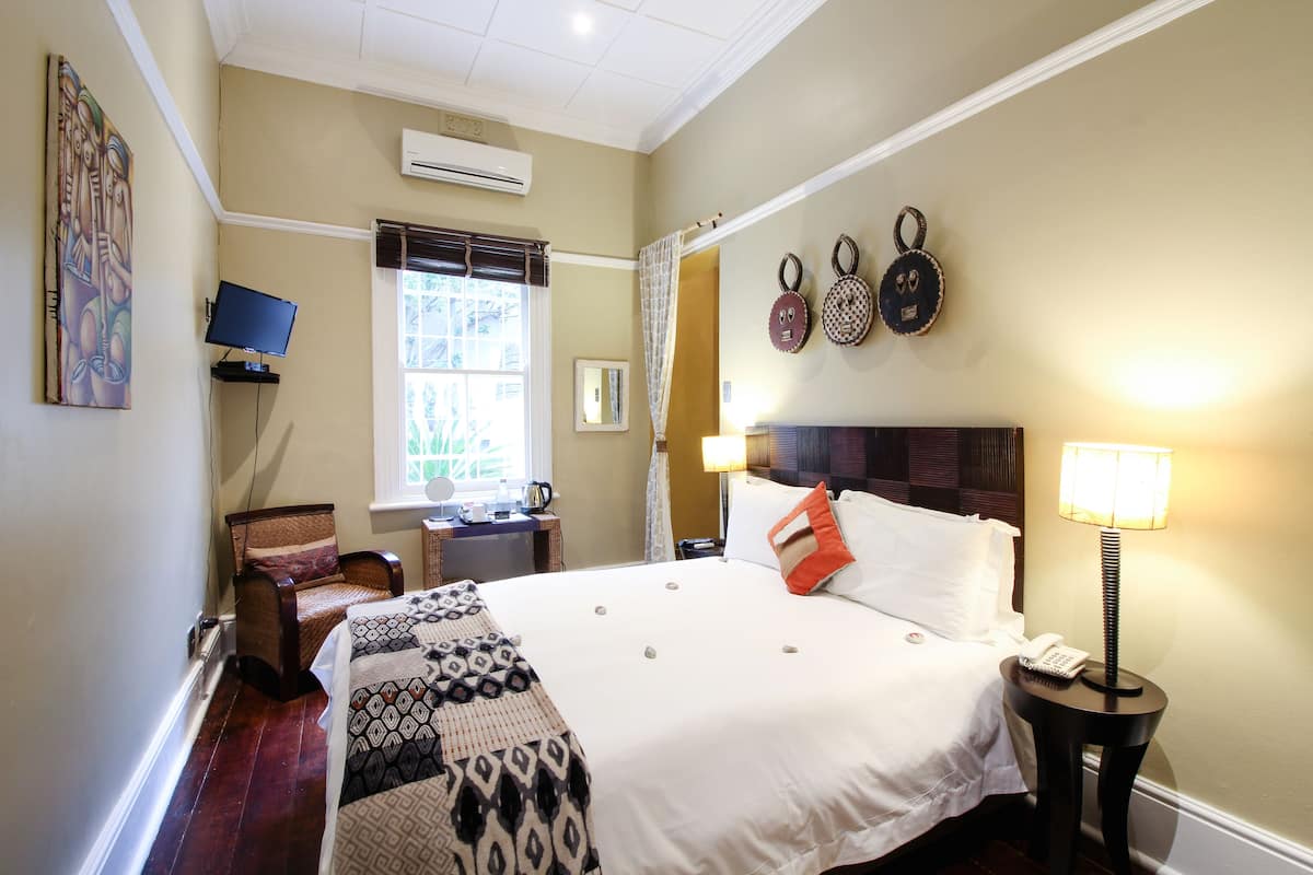 Lion Queen Size Room