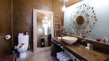 Buffalo King Size Room | Bathroom