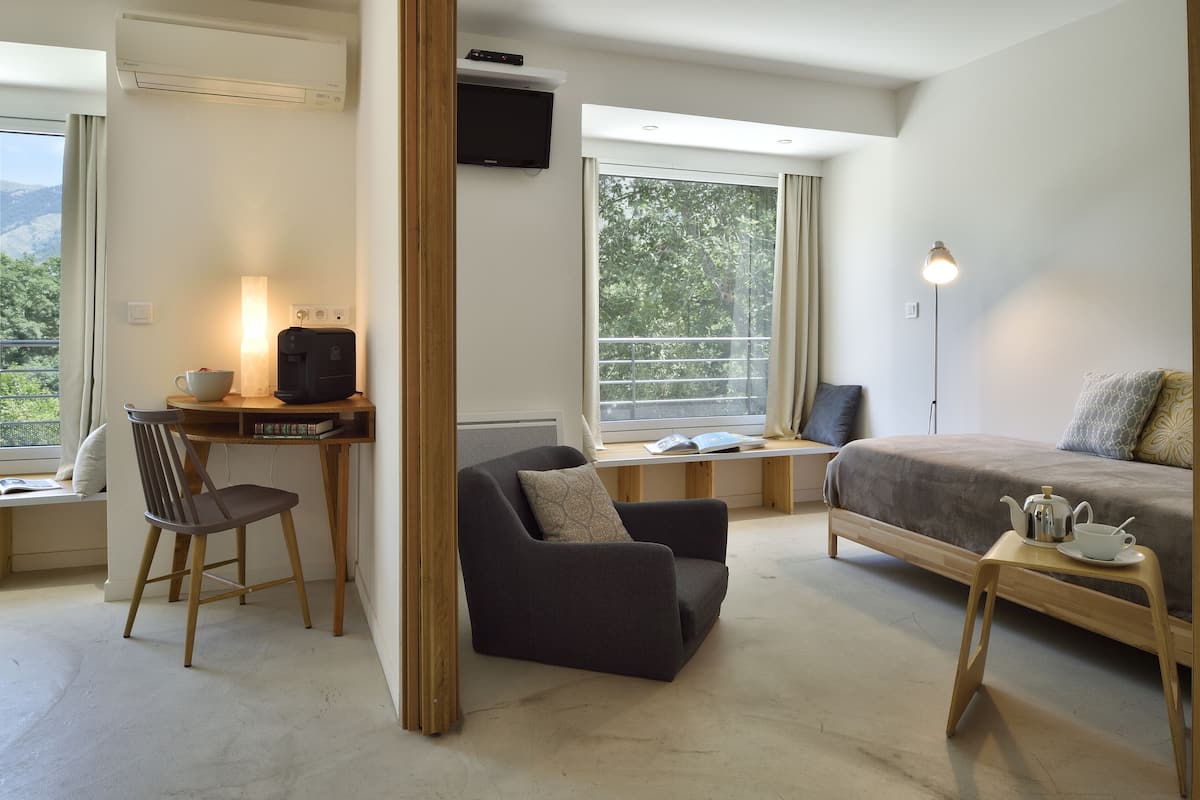 Junior-Suite, Bergblick | Schreibtisch, schallisolierte Zimmer, kostenloses WLAN