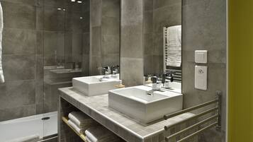 Junior-Suite, Bergblick | Badezimmer | Haartrockner, Handtücher