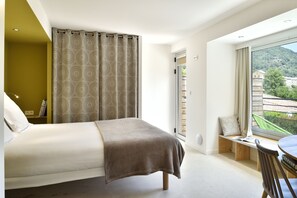 Desk, soundproofing, free WiFi - Artemisia Boutique Hôtel (Bastelica)