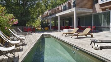 Hồ bơi ngoài trời