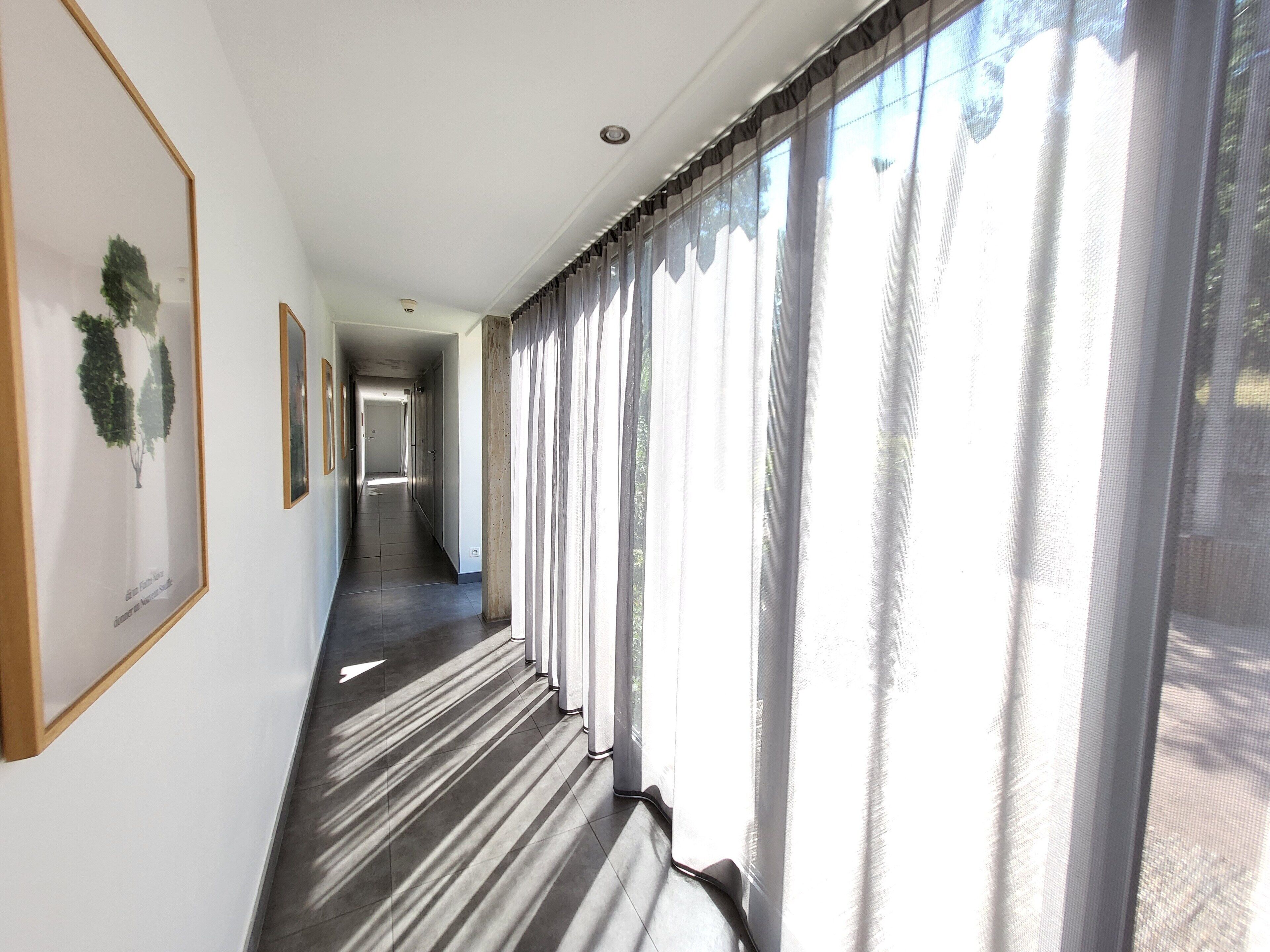 desk, soundproofing, free wifi