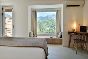 Suite junior, vista a la montaña | Escritorio, insonorización y wifi gratis 