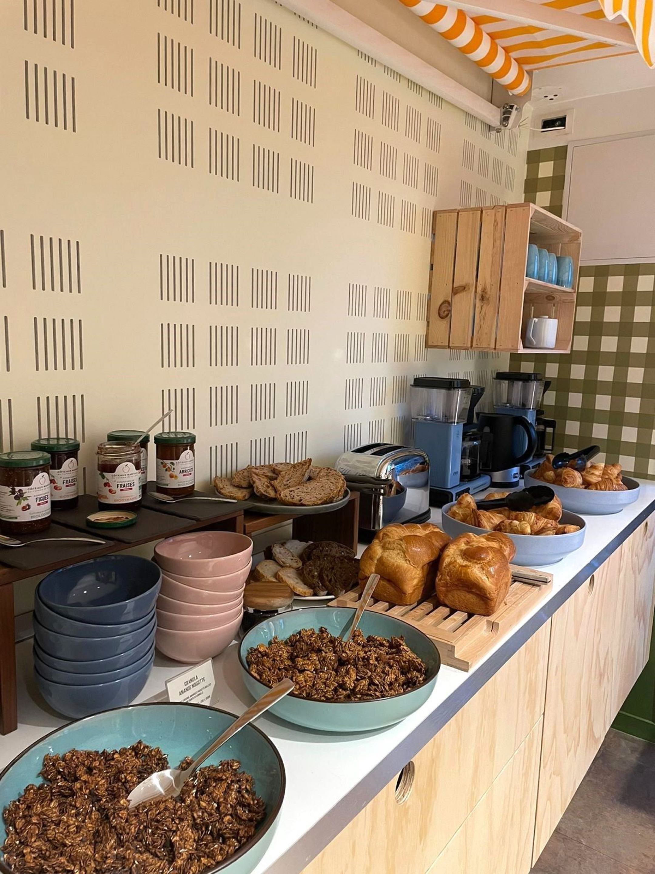daily buffet breakfast (eur 11 per person)