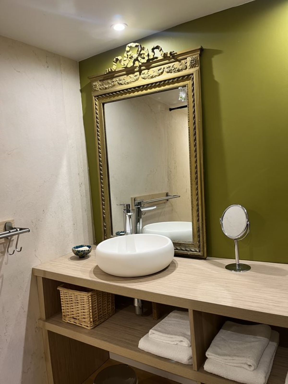 city apartment (12 minutes walking from main building) | bathroom | shower, eco-friendly toiletries, hair dryer, towels