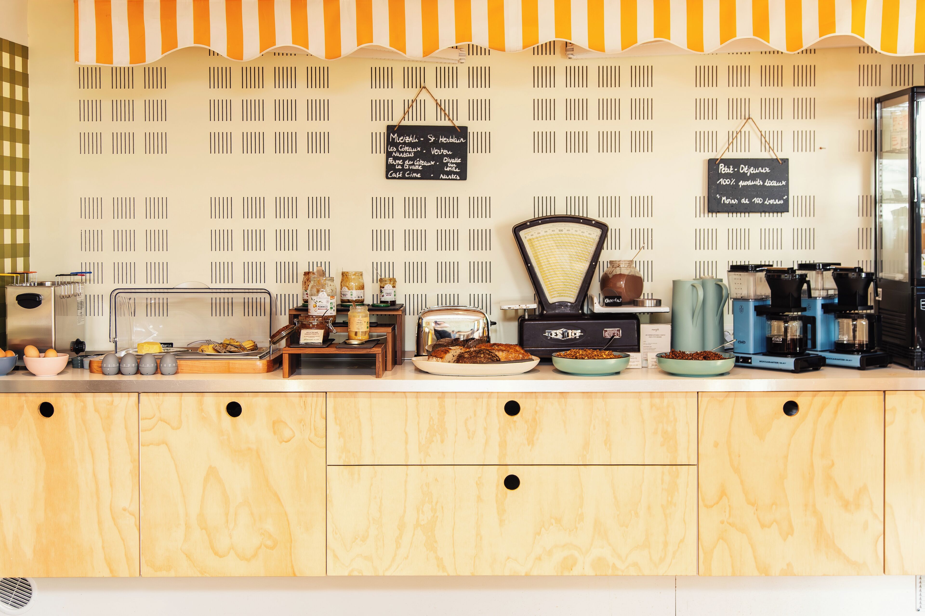 daily buffet breakfast (eur 11 per person)