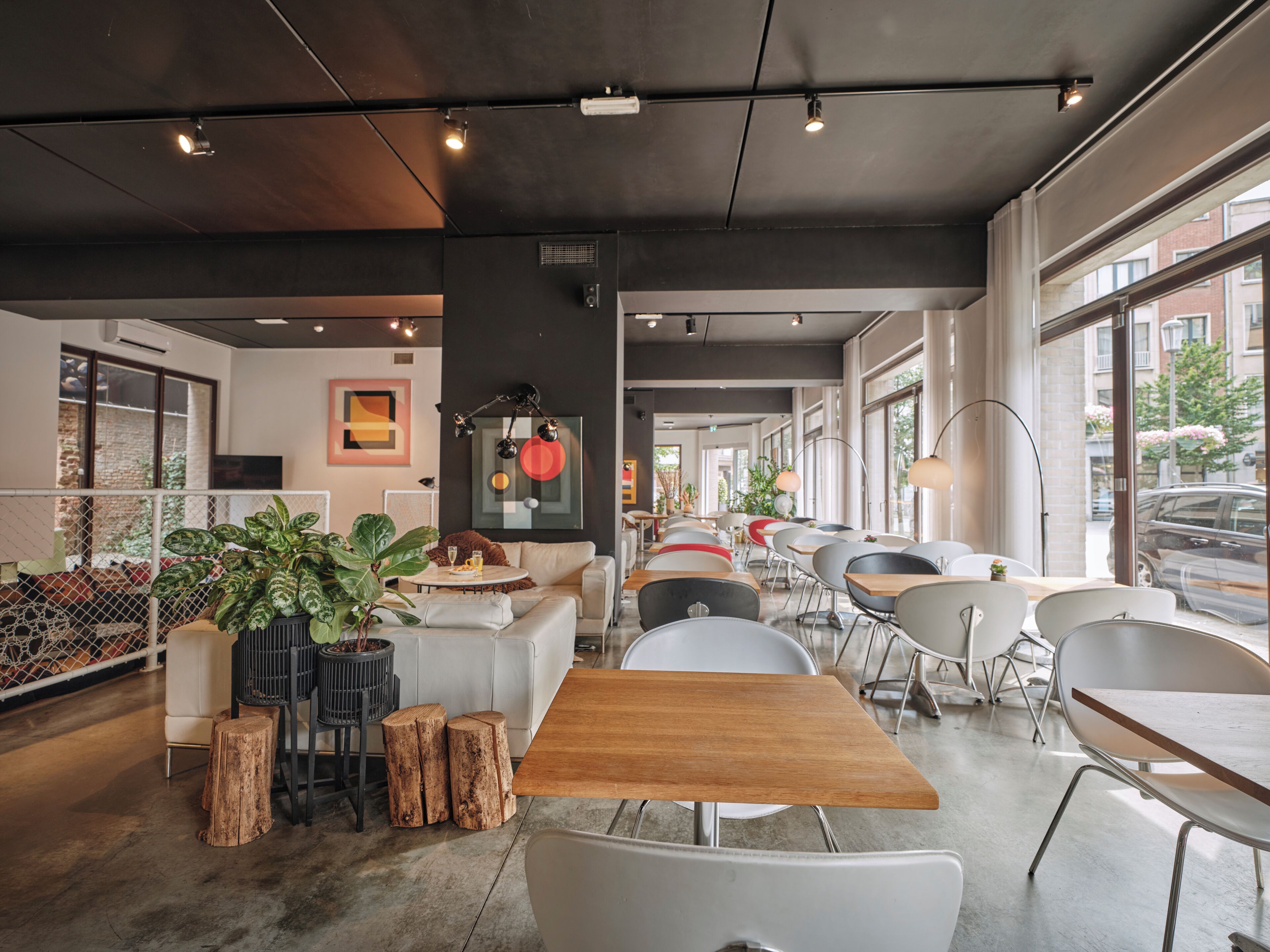 daily full breakfast (eur 16.50 per person)