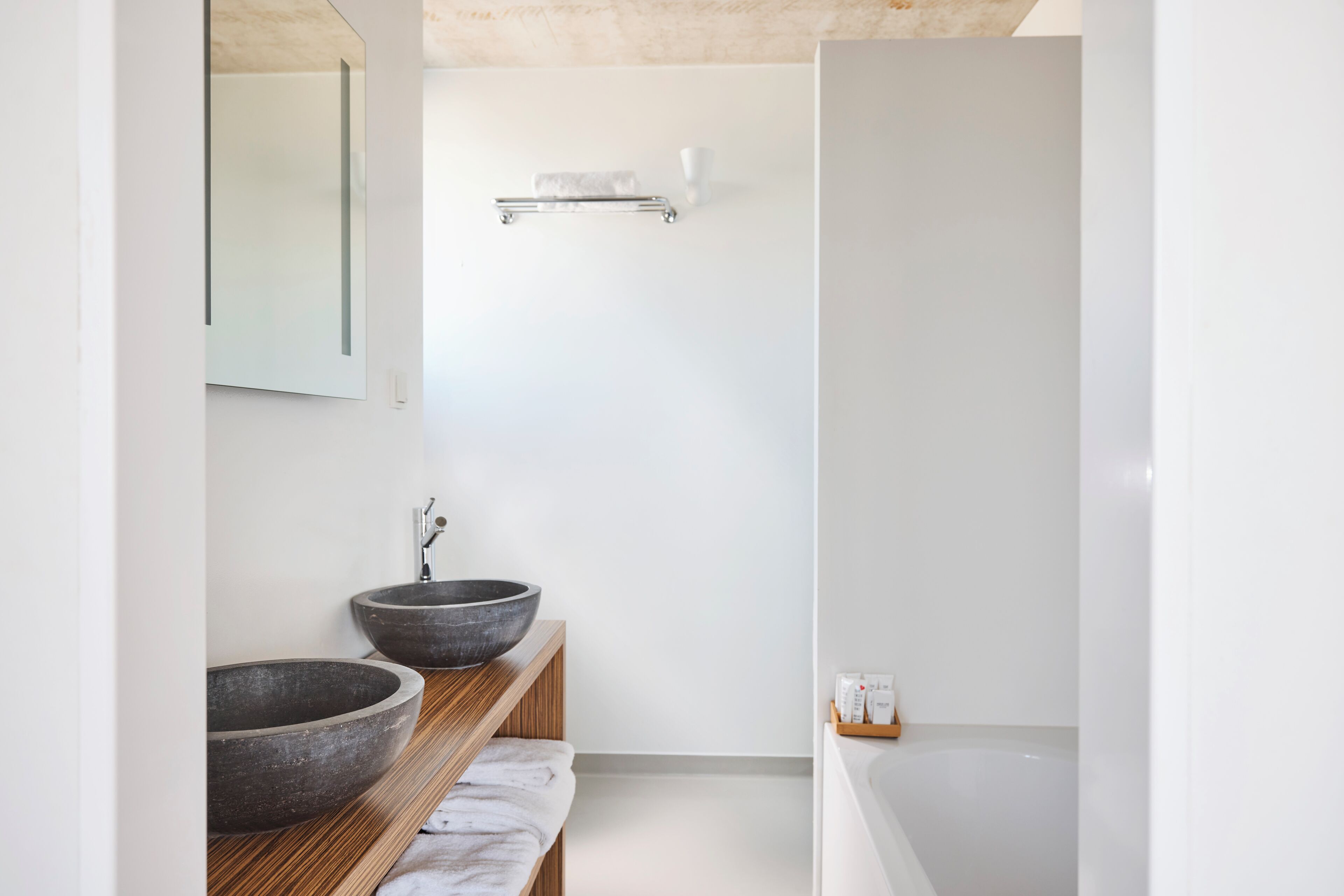 executive | bathroom | free toiletries, hair dryer, towels