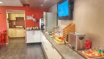 Bữa sáng buffet hàng ngày với phụ phí nhỏ