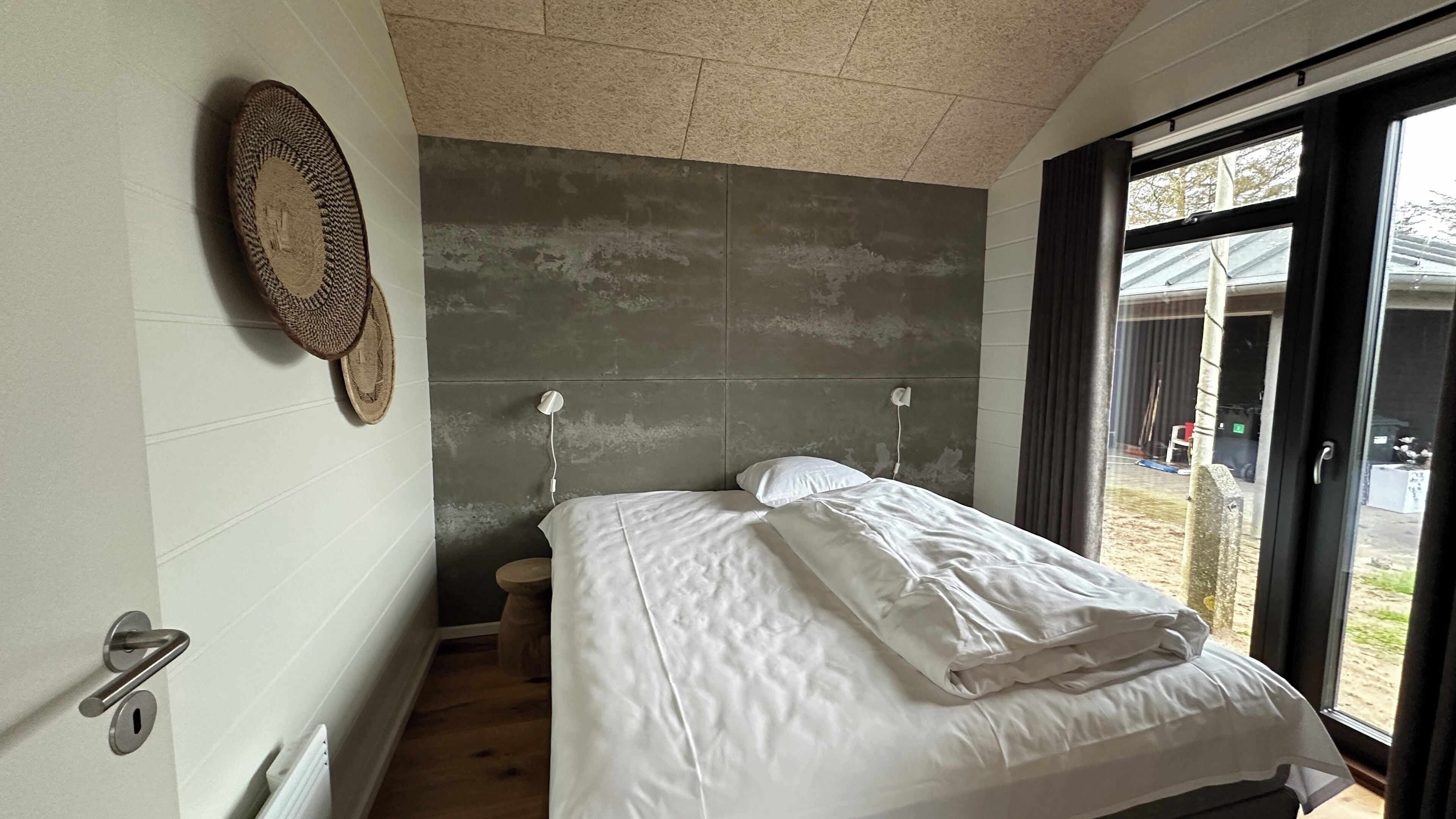 cottage | iron/ironing board, free wifi, bed sheets