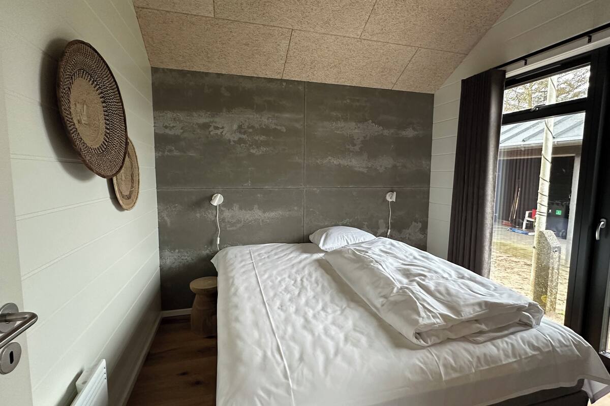 cottage | iron/ironing board, free wifi, bed sheets