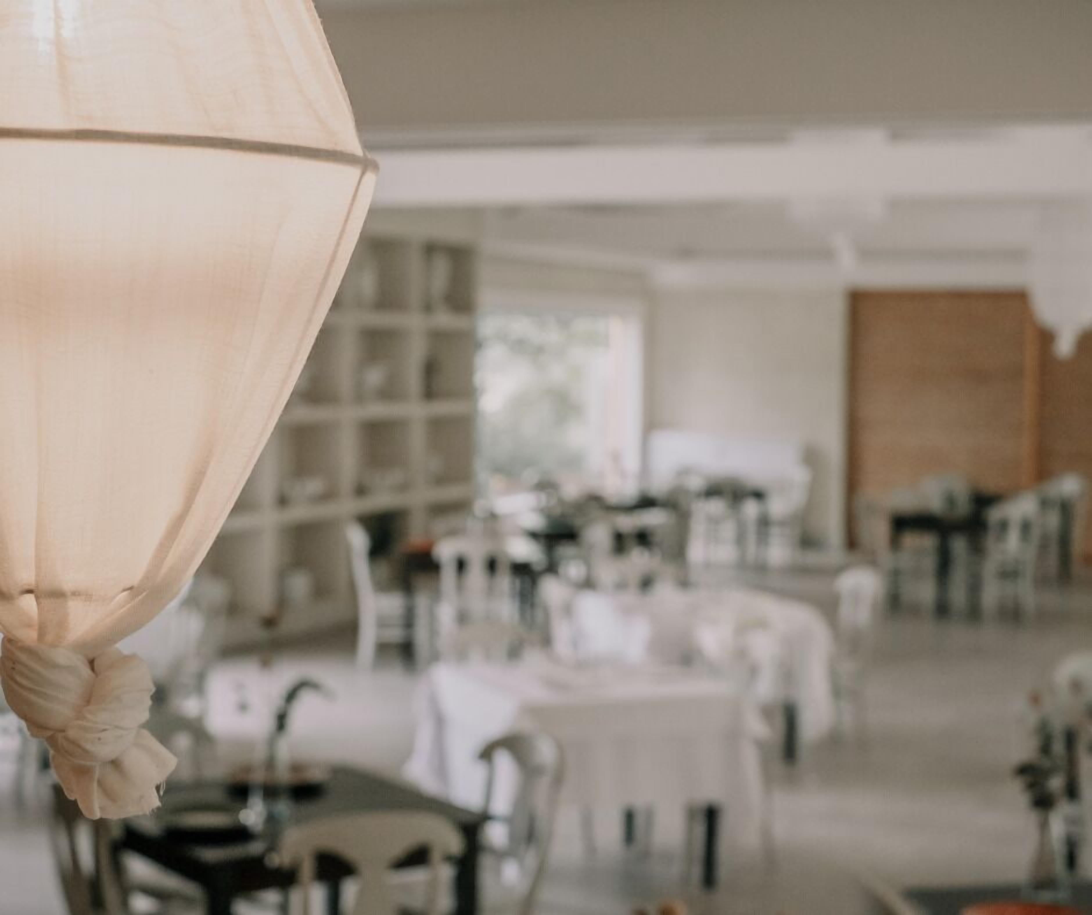 Petit déjeuner, déjeuner, dîner et brunch servis sur place