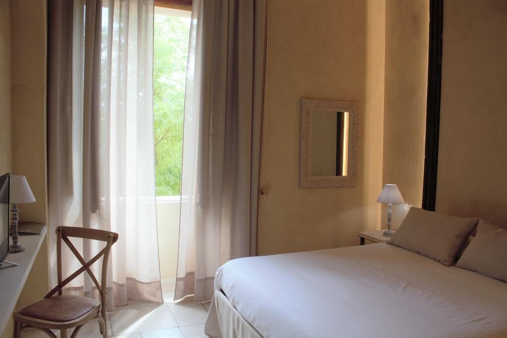 高級客房, 1 張標準雙人床, 山景, 池畔 | 客房設施服務