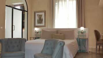 Exclusive Studio Suite | Down comforters, minibar, individually decorated, individually furnished