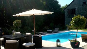 حمّام سباحة خارجي، مقاعد للتشمس