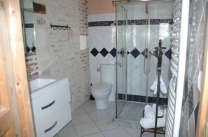 Double Room | Bilik Mandi | Kelengkapan dandanan diri percuma, pengering rambut 