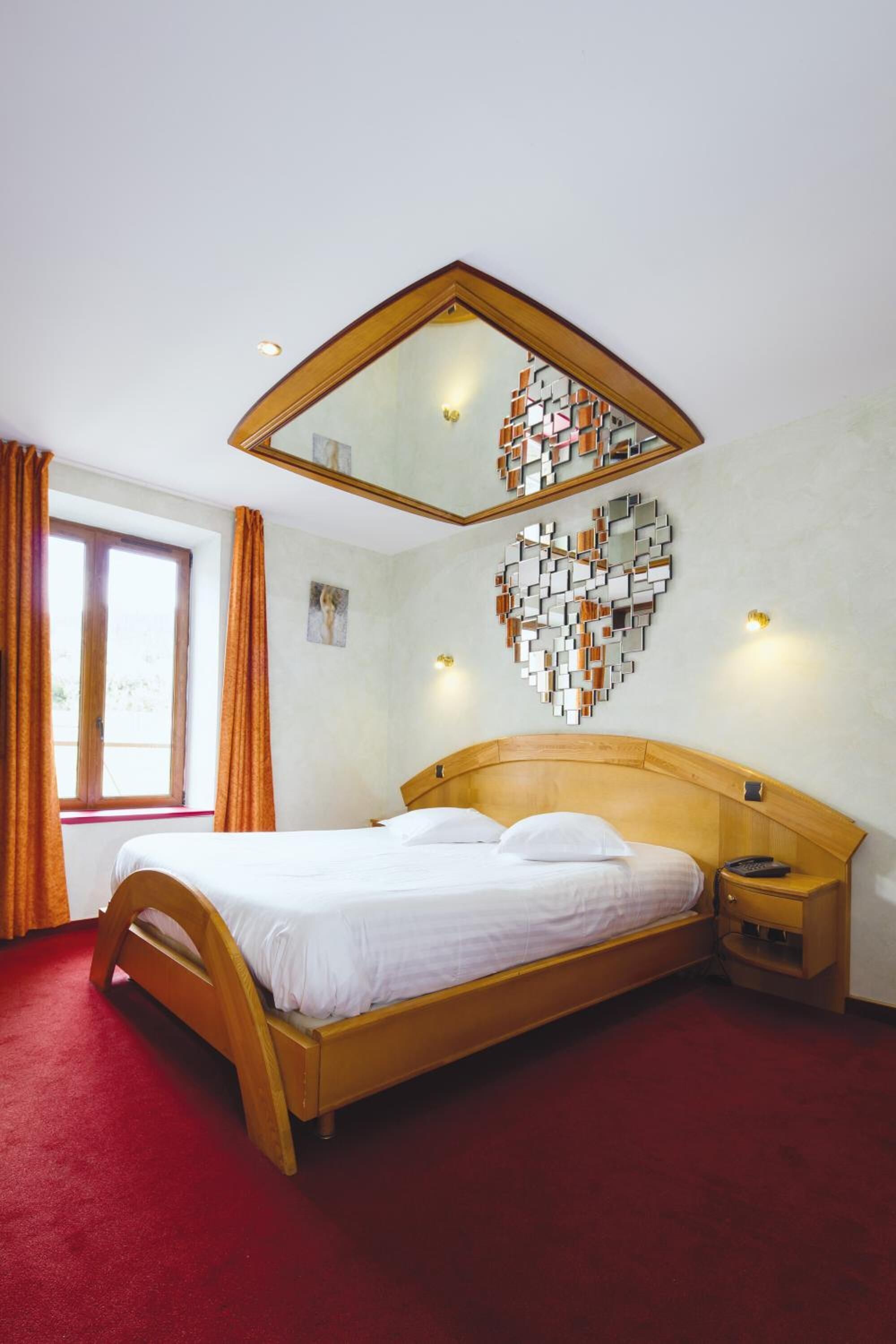 free wifi, bed sheets, wheelchair access