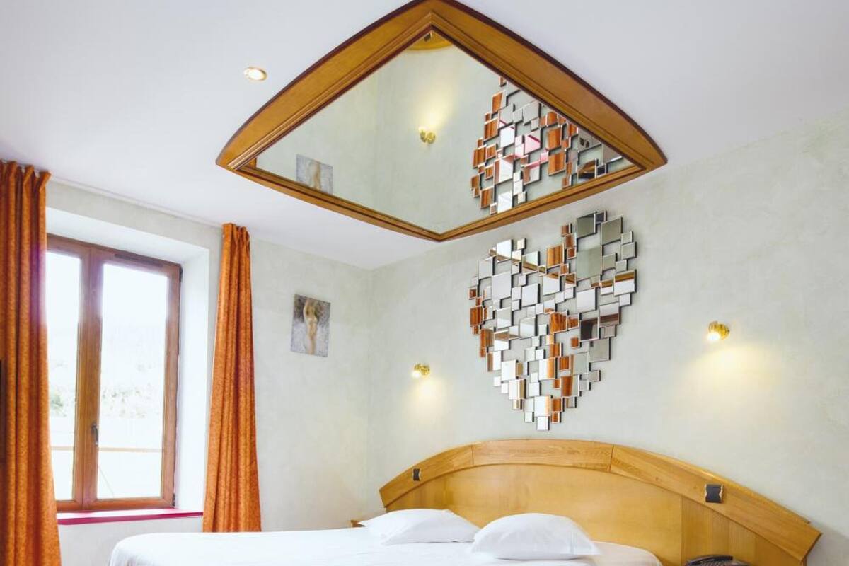 free wifi, bed sheets, wheelchair access