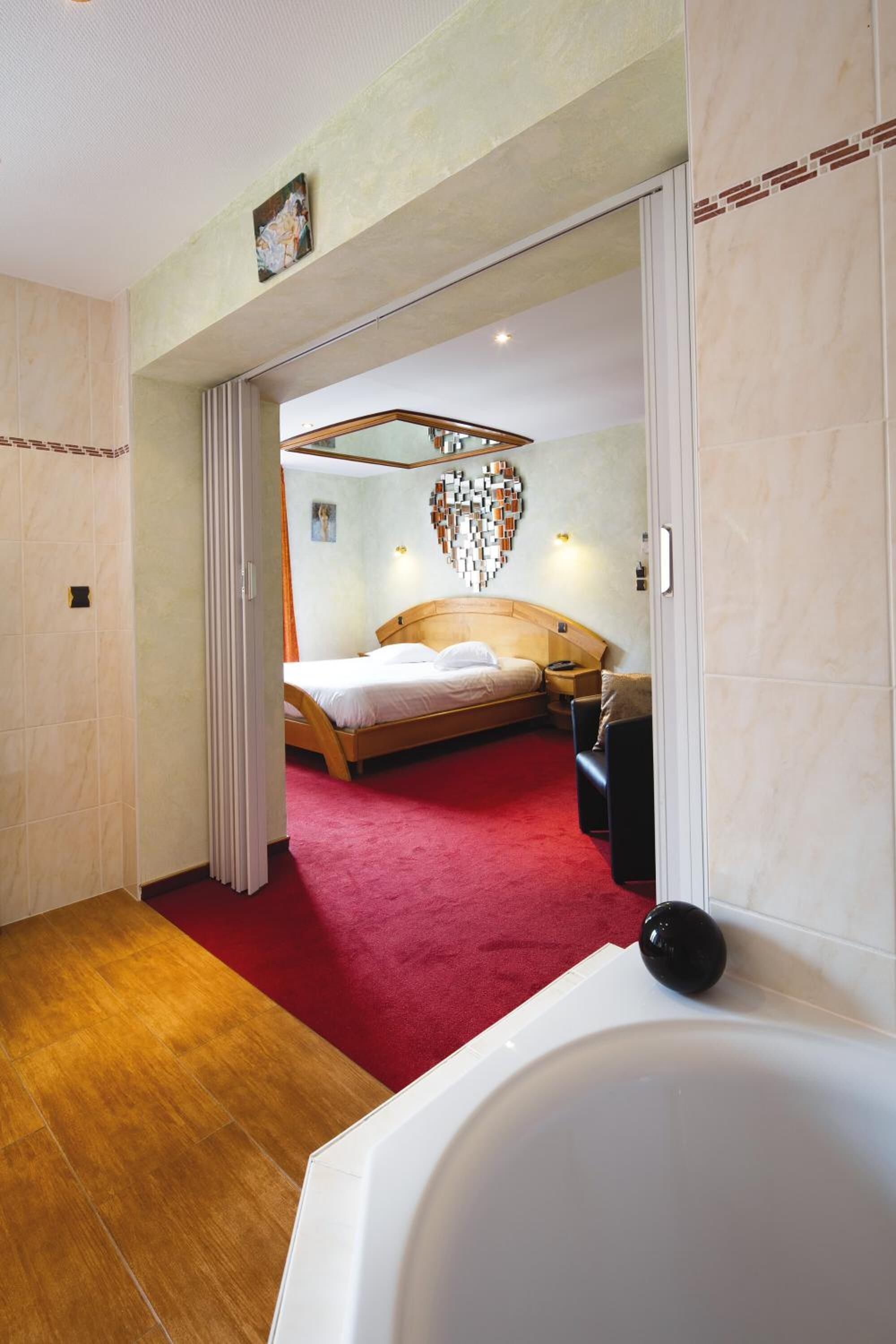 free wifi, bed sheets, wheelchair access