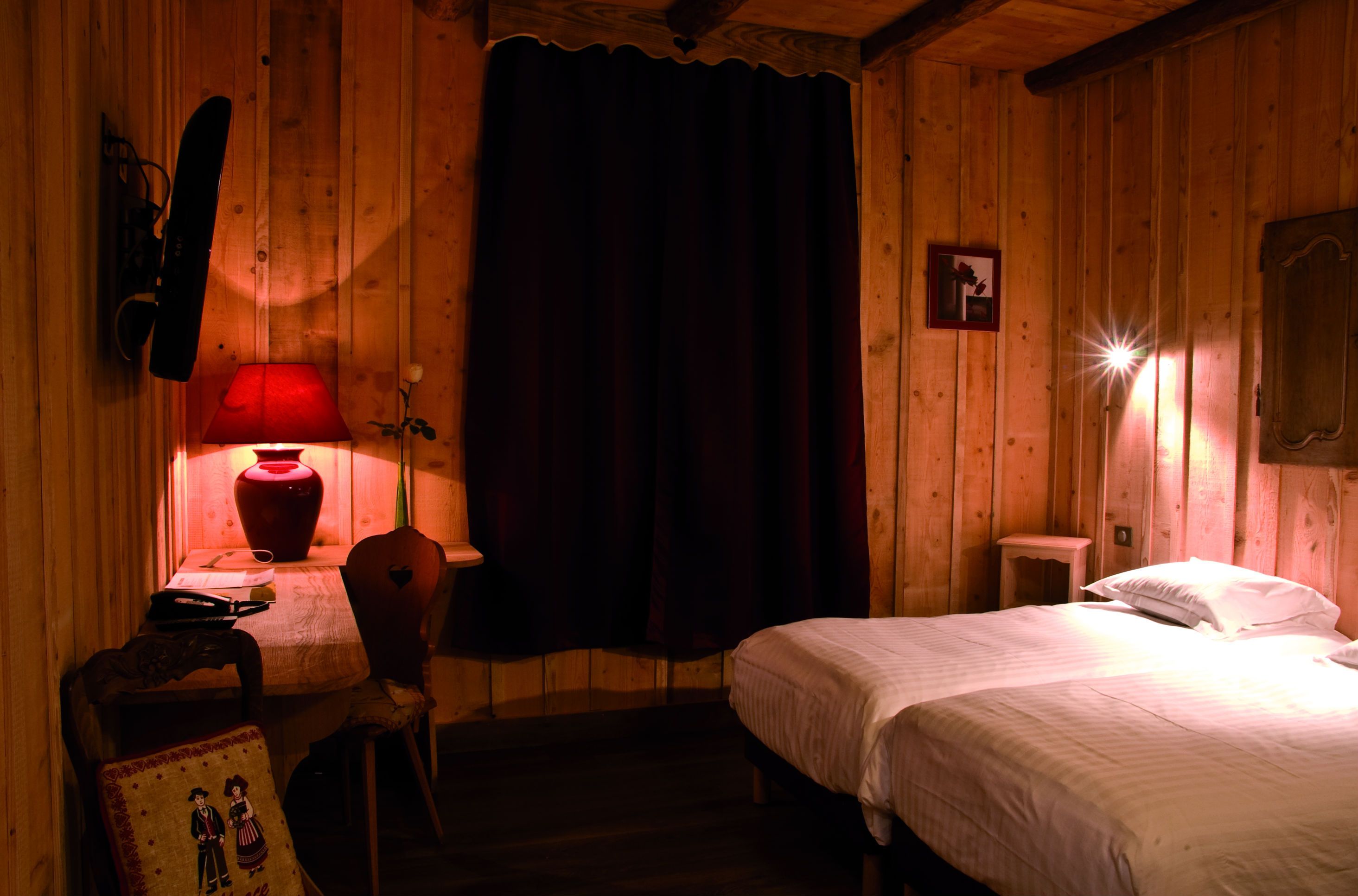 comfort double or twin room | free wifi, bed sheets, wheelchair access