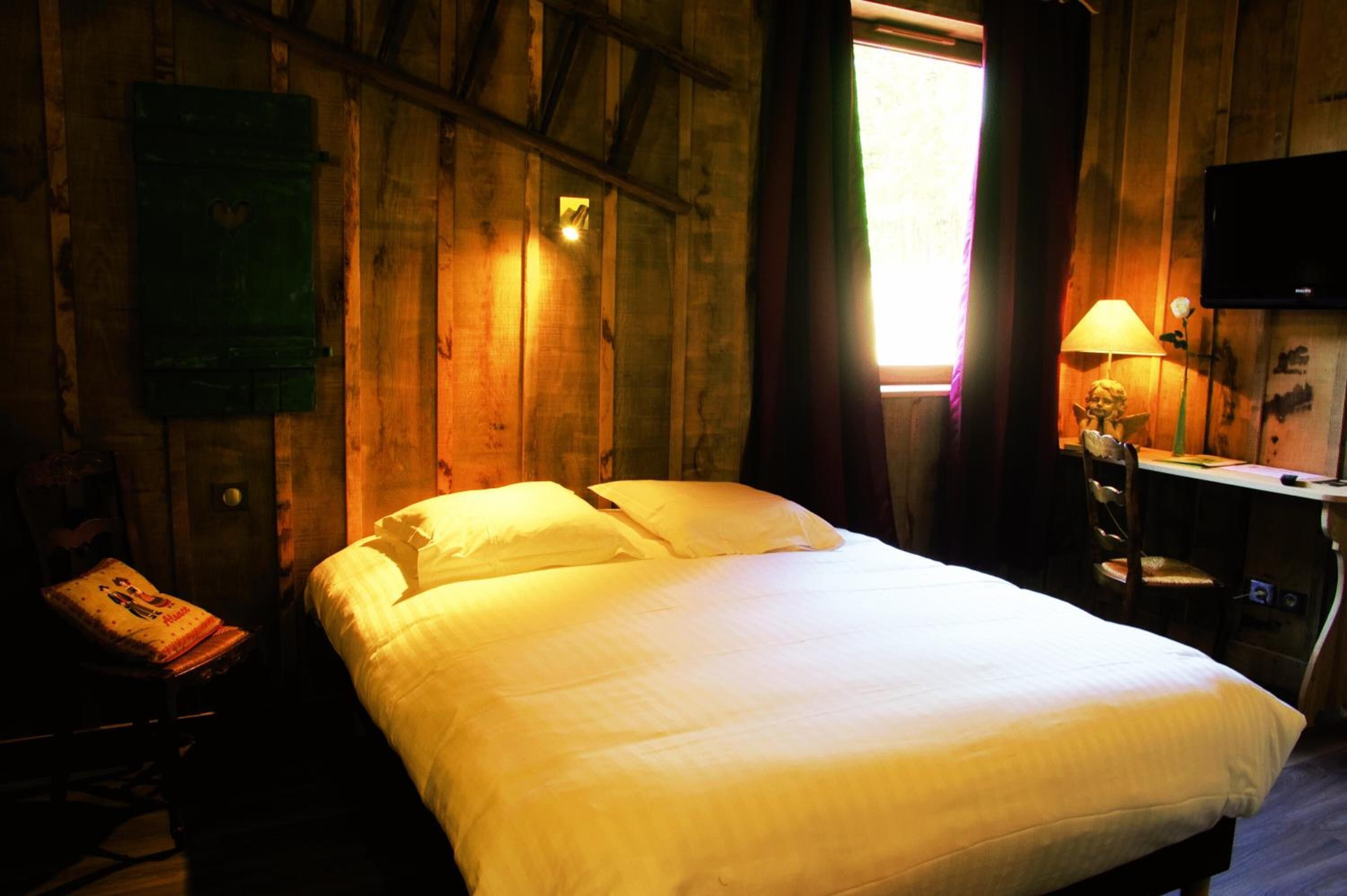 free wifi, bed sheets, wheelchair access