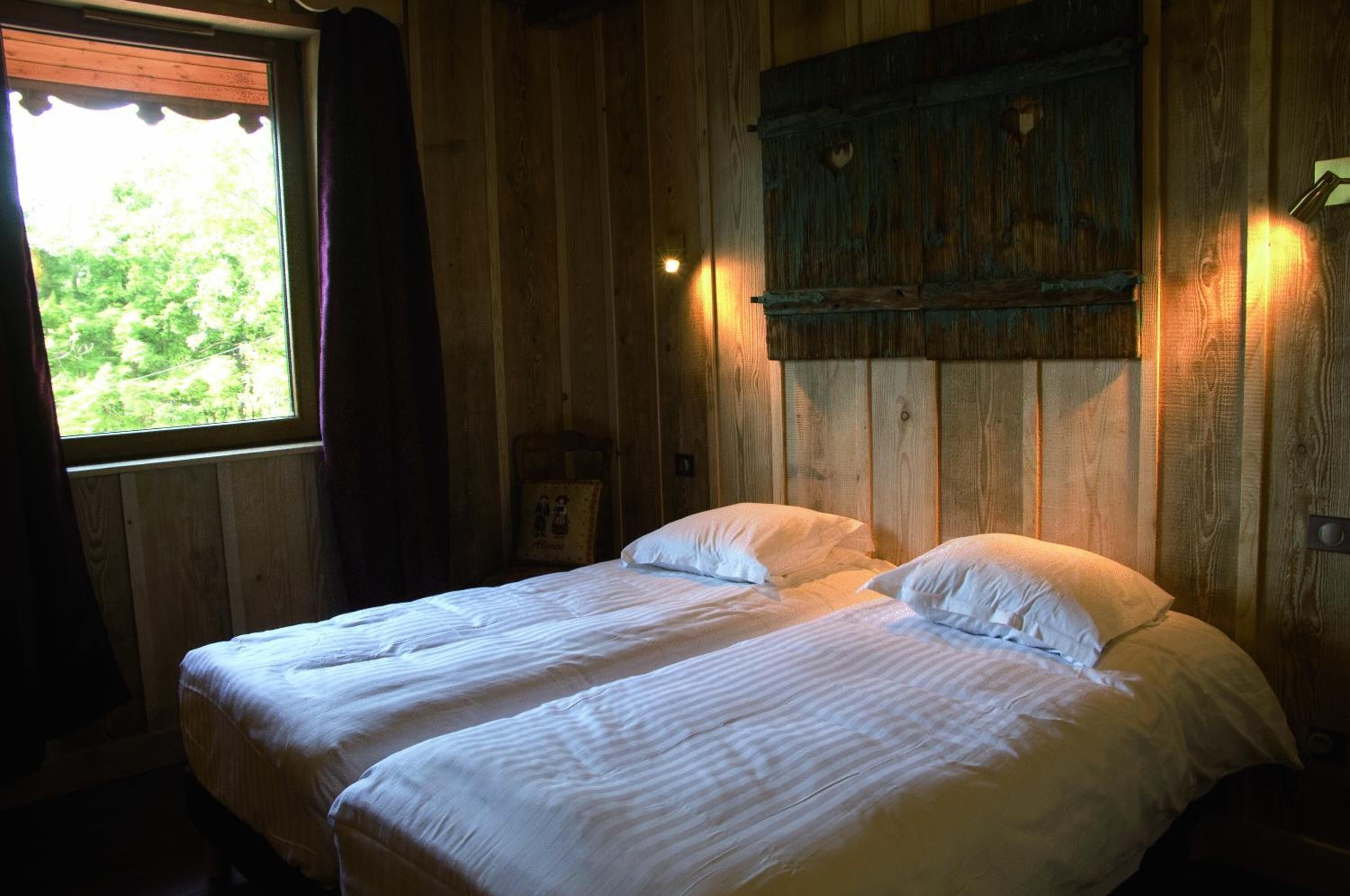 free wifi, bed sheets, wheelchair access