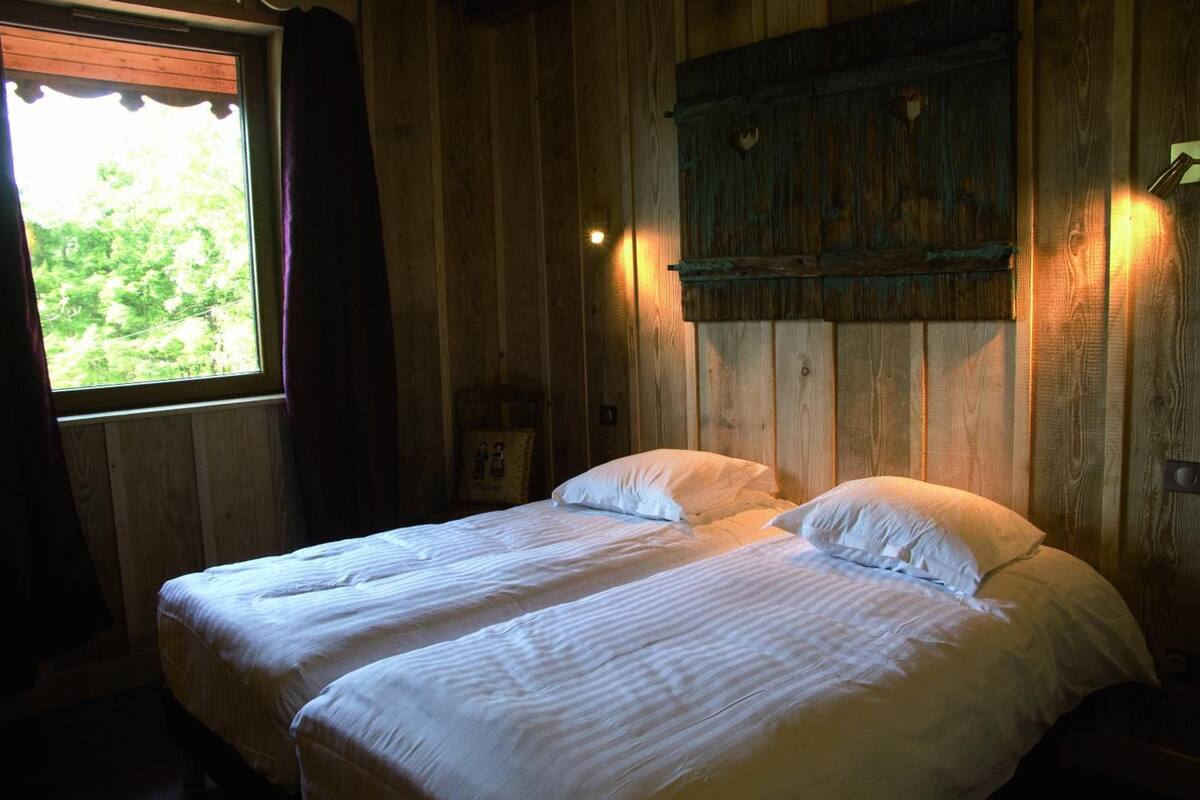 free wifi, bed sheets, wheelchair access