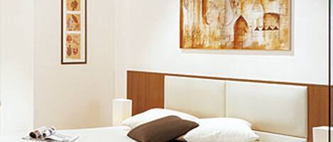 Desk, soundproofing, cribs/infant beds, free WiFi