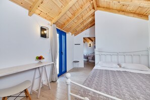 Family Loft | Egyptian cotton sheets, hypo-allergenic bedding, minibar, in-room safe - Atheras (Ikaria)