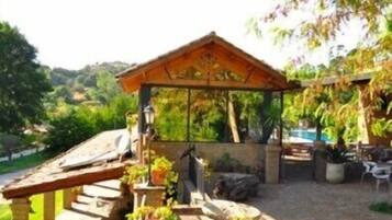 Bar en bord de piscine