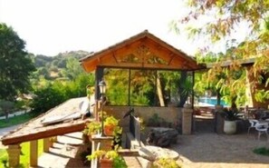 Bar en bord de piscine