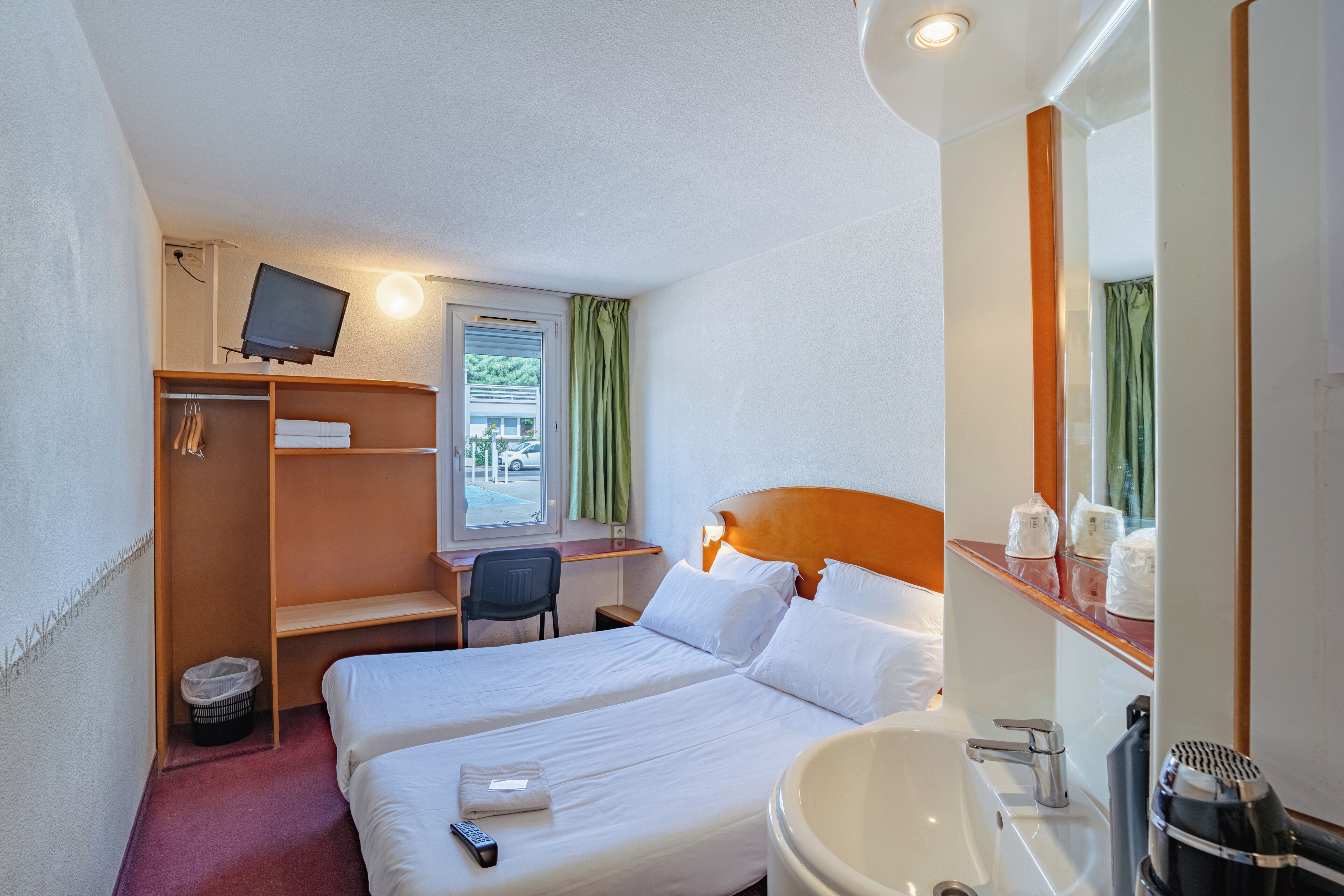 Standard Twin Room | Premium bedding, Select Comfort beds, in-room safe, desk