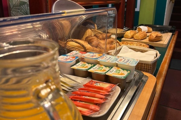 Buffet breakfast for a fee on weekdays